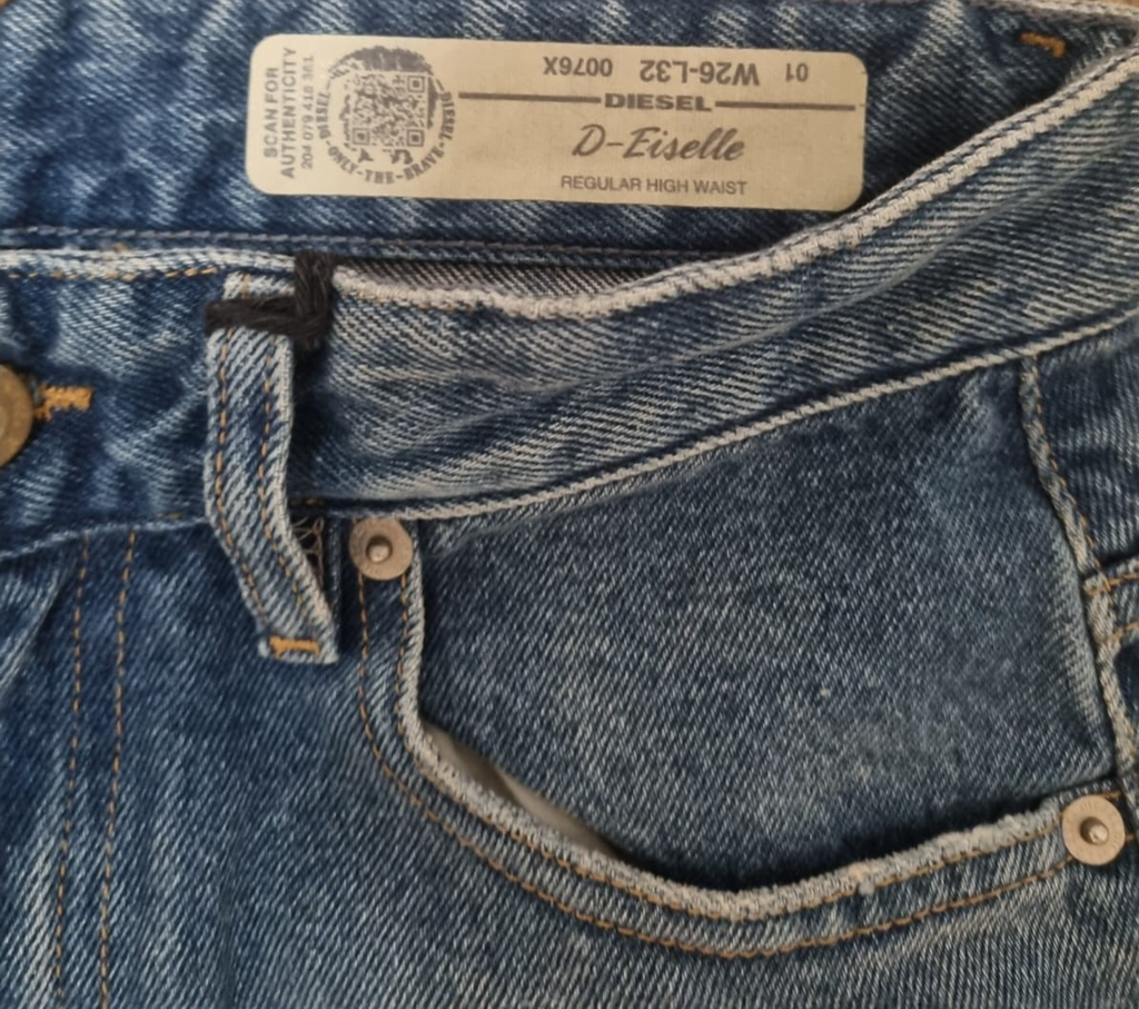 DIESEL Damen Jeans D-Eiselle W26 L32 Blau High Waist Regular Fit Made in Italy